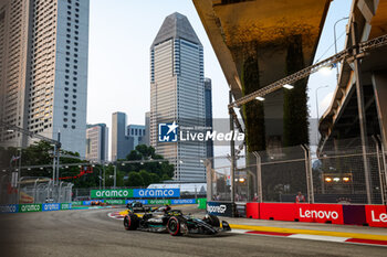 2023-09-16 - 44 HAMILTON Lewis (gbr), Mercedes AMG F1 Team W14, action during the 2023 Formula 1 Singapore Airlines Singapore Grand Prix, 15th round of the 2023 Formula One World Championship from September 15 to 17, 2023 on the Marina Bay Street Circuit, in Singapore - F1 - SINGAPORE GRAND PRIX 2023 - FORMULA 1 - MOTORS