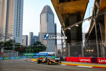 2023-09-16 - 04 NORRIS Lando (gbr), McLaren F1 Team MCL60, action during the 2023 Formula 1 Singapore Airlines Singapore Grand Prix, 15th round of the 2023 Formula One World Championship from September 15 to 17, 2023 on the Marina Bay Street Circuit, in Singapore - F1 - SINGAPORE GRAND PRIX 2023 - FORMULA 1 - MOTORS