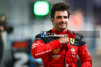 2023-09-16 - SAINZ Carlos (spa), Scuderia Ferrari SF-23, portrait during the 2023 Formula 1 Singapore Airlines Singapore Grand Prix, 15th round of the 2023 Formula One World Championship from September 15 to 17, 2023 on the Marina Bay Street Circuit, in Singapore - F1 - SINGAPORE GRAND PRIX 2023 - FORMULA 1 - MOTORS
