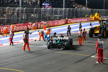 2023-09-16 - 18 STROLL Lance (can), Aston Martin F1 Team AMR23, action crash, accident, during the 2023 Formula 1 Singapore Airlines Singapore Grand Prix, 15th round of the 2023 Formula One World Championship from September 15 to 17, 2023 on the Marina Bay Street Circuit, in Singapore - F1 - SINGAPORE GRAND PRIX 2023 - FORMULA 1 - MOTORS