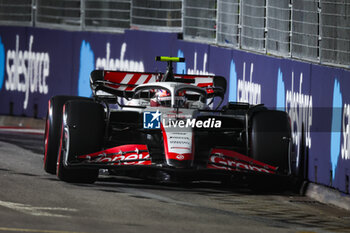 2023-09-16 - 27 HULKENBERG Nico (ger), Haas F1 Team VF-23 Ferrari, action during the 2023 Formula 1 Singapore Airlines Singapore Grand Prix, 15th round of the 2023 Formula One World Championship from September 15 to 17, 2023 on the Marina Bay Street Circuit, in Singapore - F1 - SINGAPORE GRAND PRIX 2023 - FORMULA 1 - MOTORS