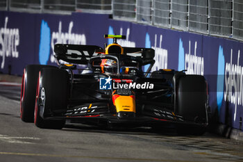 2023-09-16 - 11 PEREZ Sergio (mex), Red Bull Racing RB19, action during the 2023 Formula 1 Singapore Airlines Singapore Grand Prix, 15th round of the 2023 Formula One World Championship from September 15 to 17, 2023 on the Marina Bay Street Circuit, in Singapore - F1 - SINGAPORE GRAND PRIX 2023 - FORMULA 1 - MOTORS