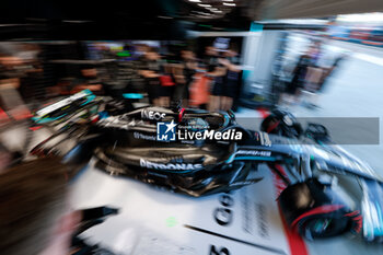 2023-09-16 - 63 RUSSELL George (gbr), Mercedes AMG F1 Team W14, garage, box, during the 2023 Formula 1 Singapore Airlines Singapore Grand Prix, 15th round of the 2023 Formula One World Championship from September 15 to 17, 2023 on the Marina Bay Street Circuit, in Singapore - F1 - SINGAPORE GRAND PRIX 2023 - FORMULA 1 - MOTORS
