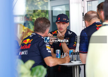 2023-09-16 - VERSTAPPEN Max (ned), Red Bull Racing RB19, portrait during the 2023 Formula 1 Singapore Airlines Singapore Grand Prix, 15th round of the 2023 Formula One World Championship from September 15 to 17, 2023 on the Marina Bay Street Circuit, in Singapore - F1 - SINGAPORE GRAND PRIX 2023 - FORMULA 1 - MOTORS