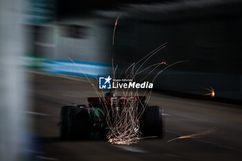 2023-09-16 - 44 HAMILTON Lewis (gbr), Mercedes AMG F1 Team W14, action during the 2023 Formula 1 Singapore Airlines Singapore Grand Prix, 15th round of the 2023 Formula One World Championship from September 15 to 17, 2023 on the Marina Bay Street Circuit, in Singapore - F1 - SINGAPORE GRAND PRIX 2023 - FORMULA 1 - MOTORS