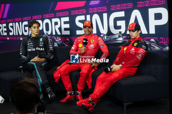 2023-09-16 - Press conference: SAINZ Carlos (spa), Scuderia Ferrari SF-23, RUSSELL George (gbr), Mercedes AMG F1 Team W14, LECLERC Charles (mco), Scuderia Ferrari SF-23, portrait during the 2023 Formula 1 Singapore Airlines Singapore Grand Prix, 15th round of the 2023 Formula One World Championship from September 15 to 17, 2023 on the Marina Bay Street Circuit, in Singapore - F1 - SINGAPORE GRAND PRIX 2023 - FORMULA 1 - MOTORS