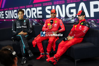 2023-09-16 - Press conference: SAINZ Carlos (spa), Scuderia Ferrari SF-23, RUSSELL George (gbr), Mercedes AMG F1 Team W14, LECLERC Charles (mco), Scuderia Ferrari SF-23, portrait during the 2023 Formula 1 Singapore Airlines Singapore Grand Prix, 15th round of the 2023 Formula One World Championship from September 15 to 17, 2023 on the Marina Bay Street Circuit, in Singapore - F1 - SINGAPORE GRAND PRIX 2023 - FORMULA 1 - MOTORS