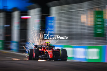2023-09-16 - 55 SAINZ Carlos (spa), Scuderia Ferrari SF-23, action during the 2023 Formula 1 Singapore Airlines Singapore Grand Prix, 15th round of the 2023 Formula One World Championship from September 15 to 17, 2023 on the Marina Bay Street Circuit, in Singapore - F1 - SINGAPORE GRAND PRIX 2023 - FORMULA 1 - MOTORS