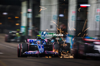 2023-09-16 - 10 GASLY Pierre (fra), Alpine F1 Team A523, action during the 2023 Formula 1 Singapore Airlines Singapore Grand Prix, 15th round of the 2023 Formula One World Championship from September 15 to 17, 2023 on the Marina Bay Street Circuit, in Singapore - F1 - SINGAPORE GRAND PRIX 2023 - FORMULA 1 - MOTORS