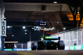 2023-09-16 - 14 ALONSO Fernando (spa), Aston Martin F1 Team AMR23, action during the 2023 Formula 1 Singapore Airlines Singapore Grand Prix, 15th round of the 2023 Formula One World Championship from September 15 to 17, 2023 on the Marina Bay Street Circuit, in Singapore - F1 - SINGAPORE GRAND PRIX 2023 - FORMULA 1 - MOTORS