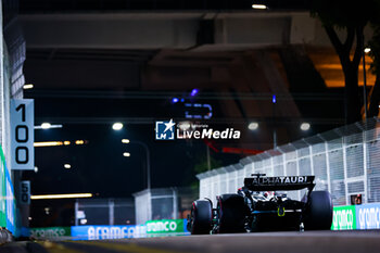 2023-09-16 - 40 LAWSON Liam (nzl), Scuderia AlphaTauri AT04, action during the 2023 Formula 1 Singapore Airlines Singapore Grand Prix, 15th round of the 2023 Formula One World Championship from September 15 to 17, 2023 on the Marina Bay Street Circuit, in Singapore - F1 - SINGAPORE GRAND PRIX 2023 - FORMULA 1 - MOTORS