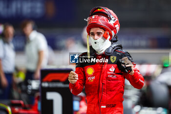 2023-09-16 - LECLERC Charles (mco), Scuderia Ferrari SF-23, portrait during the 2023 Formula 1 Singapore Airlines Singapore Grand Prix, 15th round of the 2023 Formula One World Championship from September 15 to 17, 2023 on the Marina Bay Street Circuit, in Singapore - F1 - SINGAPORE GRAND PRIX 2023 - FORMULA 1 - MOTORS