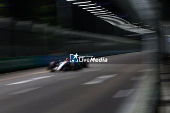 2023-09-16 - 23 ALBON Alexander (tha), Williams Racing FW45, action during the 2023 Formula 1 Singapore Airlines Singapore Grand Prix, 15th round of the 2023 Formula One World Championship from September 15 to 17, 2023 on the Marina Bay Street Circuit, in Singapore - F1 - SINGAPORE GRAND PRIX 2023 - FORMULA 1 - MOTORS