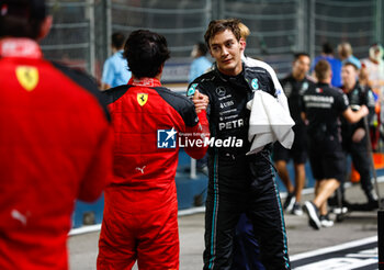2023-09-16 - RUSSELL George (gbr), Mercedes AMG F1 Team W14, SAINZ Carlos (spa), Scuderia Ferrari SF-23, portrait during the 2023 Formula 1 Singapore Airlines Singapore Grand Prix, 15th round of the 2023 Formula One World Championship from September 15 to 17, 2023 on the Marina Bay Street Circuit, in Singapore - F1 - SINGAPORE GRAND PRIX 2023 - FORMULA 1 - MOTORS