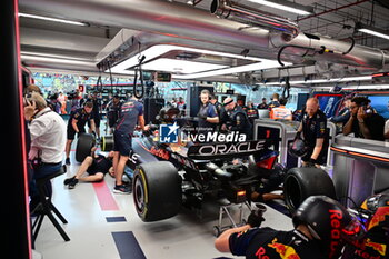 2023-09-16 - 01 VERSTAPPEN Max (nld), Red Bull Racing RB19, grandstands during the 2023 Formula 1 Singapore Airlines Singapore Grand Prix, 15th round of the 2023 Formula One World Championship from September 15 to 17, 2023 on the Marina Bay Street Circuit, in Singapore - F1 - SINGAPORE GRAND PRIX 2023 - FORMULA 1 - MOTORS