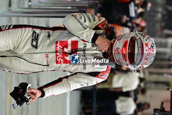 2023-09-16 - MAGNUSSEN Kevin (den), Haas F1 Team VF-23 Ferrari, portrait during the 2023 Formula 1 Singapore Airlines Singapore Grand Prix, 15th round of the 2023 Formula One World Championship from September 15 to 17, 2023 on the Marina Bay Street Circuit, in Singapore - F1 - SINGAPORE GRAND PRIX 2023 - FORMULA 1 - MOTORS