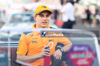 2023-09-17 - PIASTRI Oscar (aus), McLaren F1 Team MCL60, portrait during the 2023 Formula 1 Singapore Airlines Singapore Grand Prix, 15th round of the 2023 Formula One World Championship from September 15 to 17, 2023 on the Marina Bay Street Circuit, in Singapore - F1 - SINGAPORE GRAND PRIX 2023 - RACE - FORMULA 1 - MOTORS