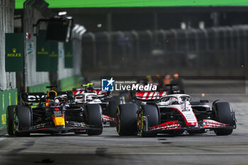 2023-09-17 - 20 MAGNUSSEN Kevin (den), Haas F1 Team VF-23 Ferrari, 01 VERSTAPPEN Max (nld), Red Bull Racing RB19, action during the 2023 Formula 1 Singapore Airlines Singapore Grand Prix, 15th round of the 2023 Formula One World Championship from September 15 to 17, 2023 on the Marina Bay Street Circuit, in Singapore - F1 - SINGAPORE GRAND PRIX 2023 - RACE - FORMULA 1 - MOTORS