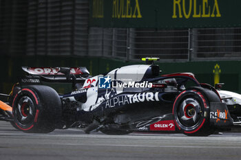 2023-09-17 - 22 TSUNODA Yuki (jap), Scuderia AlphaTauri AT04, action, car damaged after a contact in the first lap during the 2023 Formula 1 Singapore Airlines Singapore Grand Prix, 15th round of the 2023 Formula One World Championship from September 15 to 17, 2023 on the Marina Bay Street Circuit, in Singapore - F1 - SINGAPORE GRAND PRIX 2023 - RACE - FORMULA 1 - MOTORS