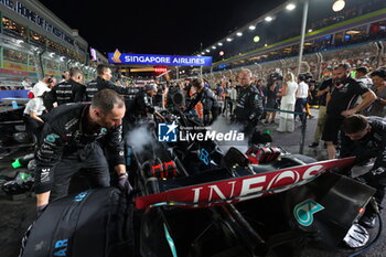 2023-09-17 - Mercedes AMG F1 Team during the 2023 Formula 1 Singapore Airlines Singapore Grand Prix, 15th round of the 2023 Formula One World Championship from September 15 to 17, 2023 on the Marina Bay Street Circuit, in Singapore - F1 - SINGAPORE GRAND PRIX 2023 - RACE - FORMULA 1 - MOTORS