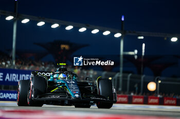 2023-09-17 - 14 ALONSO Fernando (spa), Aston Martin F1 Team AMR23, action during the 2023 Formula 1 Singapore Airlines Singapore Grand Prix, 15th round of the 2023 Formula One World Championship from September 15 to 17, 2023 on the Marina Bay Street Circuit, in Singapore - F1 - SINGAPORE GRAND PRIX 2023 - RACE - FORMULA 1 - MOTORS