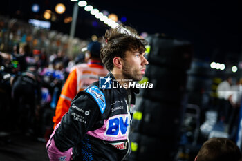 2023-09-17 - GASLY Pierre (fra), Alpine F1 Team A523, portrait during the 2023 Formula 1 Singapore Airlines Singapore Grand Prix, 15th round of the 2023 Formula One World Championship from September 15 to 17, 2023 on the Marina Bay Street Circuit, in Singapore - F1 - SINGAPORE GRAND PRIX 2023 - RACE - FORMULA 1 - MOTORS
