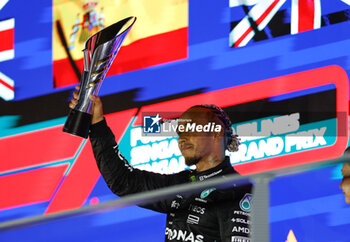 2023-09-17 - HAMILTON Lewis (gbr), Mercedes AMG F1 Team W14, portrait podium during the 2023 Formula 1 Singapore Airlines Singapore Grand Prix, 15th round of the 2023 Formula One World Championship from September 15 to 17, 2023 on the Marina Bay Street Circuit, in Singapore - F1 - SINGAPORE GRAND PRIX 2023 - RACE - FORMULA 1 - MOTORS