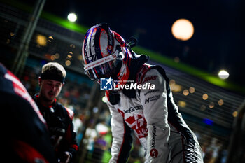 2023-09-17 - HULKENBERG Nico (ger), Haas F1 Team VF-23 Ferrari, portrait during the 2023 Formula 1 Singapore Airlines Singapore Grand Prix, 15th round of the 2023 Formula One World Championship from September 15 to 17, 2023 on the Marina Bay Street Circuit, in Singapore - F1 - SINGAPORE GRAND PRIX 2023 - RACE - FORMULA 1 - MOTORS