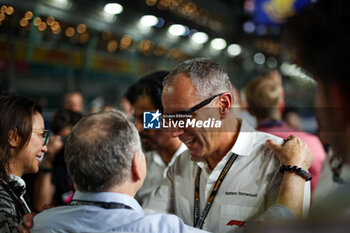2023-09-17 - DOMENICALI Stefano (ita), Chairman and CEO Formula One Group FOG, TODT Jean (fra), former President of the FIA, portrait during the 2023 Formula 1 Singapore Airlines Singapore Grand Prix, 15th round of the 2023 Formula One World Championship from September 15 to 17, 2023 on the Marina Bay Street Circuit, in Singapore - F1 - SINGAPORE GRAND PRIX 2023 - RACE - FORMULA 1 - MOTORS