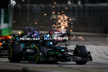 2023-09-17 - 63 RUSSELL George (gbr), Mercedes AMG F1 Team W14, action during the 2023 Formula 1 Singapore Airlines Singapore Grand Prix, 15th round of the 2023 Formula One World Championship from September 15 to 17, 2023 on the Marina Bay Street Circuit, in Singapore - F1 - SINGAPORE GRAND PRIX 2023 - RACE - FORMULA 1 - MOTORS