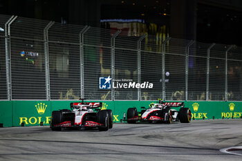 2023-09-17 - 20 MAGNUSSEN Kevin (den), Haas F1 Team VF-23 Ferrari, 27 HULKENBERG Nico (ger), Haas F1 Team VF-23 Ferrari, action during the 2023 Formula 1 Singapore Airlines Singapore Grand Prix, 15th round of the 2023 Formula One World Championship from September 15 to 17, 2023 on the Marina Bay Street Circuit, in Singapore - F1 - SINGAPORE GRAND PRIX 2023 - RACE - FORMULA 1 - MOTORS