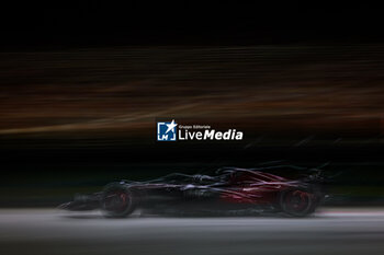 2023-09-17 - 77 BOTTAS Valtteri (fin), Alfa Romeo F1 Team Stake C43, action during the 2023 Formula 1 Singapore Airlines Singapore Grand Prix, 15th round of the 2023 Formula One World Championship from September 15 to 17, 2023 on the Marina Bay Street Circuit, in Singapore - F1 - SINGAPORE GRAND PRIX 2023 - RACE - FORMULA 1 - MOTORS
