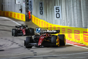 2023-09-17 - 24 ZHOU Guanyu (chi), Alfa Romeo F1 Team Stake C43, action during the 2023 Formula 1 Singapore Airlines Singapore Grand Prix, 15th round of the 2023 Formula One World Championship from September 15 to 17, 2023 on the Marina Bay Street Circuit, in Singapore - F1 - SINGAPORE GRAND PRIX 2023 - RACE - FORMULA 1 - MOTORS