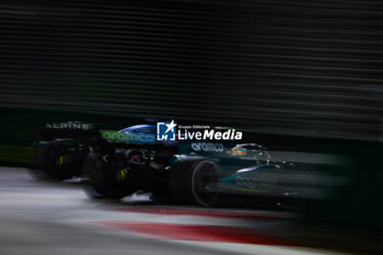 2023-09-17 - 31 OCON Esteban (fra), Alpine F1 Team A523, 14 ALONSO Fernando (spa), Aston Martin F1 Team AMR23, action during the 2023 Formula 1 Singapore Airlines Singapore Grand Prix, 15th round of the 2023 Formula One World Championship from September 15 to 17, 2023 on the Marina Bay Street Circuit, in Singapore - F1 - SINGAPORE GRAND PRIX 2023 - RACE - FORMULA 1 - MOTORS