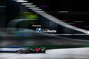 2023-09-17 - 77 BOTTAS Valtteri (fin), Alfa Romeo F1 Team Stake C43, action during the 2023 Formula 1 Singapore Airlines Singapore Grand Prix, 15th round of the 2023 Formula One World Championship from September 15 to 17, 2023 on the Marina Bay Street Circuit, in Singapore - F1 - SINGAPORE GRAND PRIX 2023 - RACE - FORMULA 1 - MOTORS