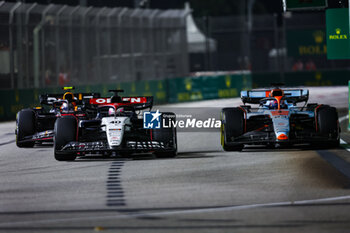 2023-09-17 - 40 LAWSON Liam (nzl), Scuderia AlphaTauri AT04, 23 ALBON Alexander (tha), Williams Racing FW45, action during the 2023 Formula 1 Singapore Airlines Singapore Grand Prix, 15th round of the 2023 Formula One World Championship from September 15 to 17, 2023 on the Marina Bay Street Circuit, in Singapore - F1 - SINGAPORE GRAND PRIX 2023 - RACE - FORMULA 1 - MOTORS