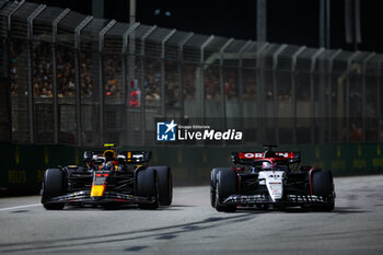 2023-09-17 - 11 PEREZ Sergio (mex), Red Bull Racing RB19, 40 LAWSON Liam (nzl), Scuderia AlphaTauri AT04, action during the 2023 Formula 1 Singapore Airlines Singapore Grand Prix, 15th round of the 2023 Formula One World Championship from September 15 to 17, 2023 on the Marina Bay Street Circuit, in Singapore - F1 - SINGAPORE GRAND PRIX 2023 - RACE - FORMULA 1 - MOTORS