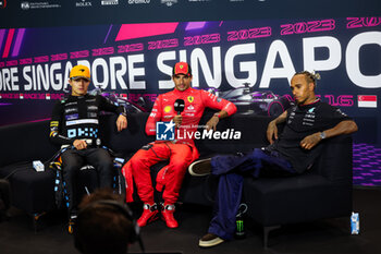 2023-09-17 - NORRIS Lando (gbr), McLaren F1 Team MCL60, SAINZ Carlos (spa), Scuderia Ferrari SF-23, HAMILTON Lewis (gbr), Mercedes AMG F1 Team W14, portrait during the 2023 Formula 1 Singapore Airlines Singapore Grand Prix, 15th round of the 2023 Formula One World Championship from September 15 to 17, 2023 on the Marina Bay Street Circuit, in Singapore - F1 - SINGAPORE GRAND PRIX 2023 - RACE - FORMULA 1 - MOTORS
