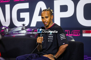 2023-09-17 - HAMILTON Lewis (gbr), Mercedes AMG F1 Team W14, portrait during the 2023 Formula 1 Singapore Airlines Singapore Grand Prix, 15th round of the 2023 Formula One World Championship from September 15 to 17, 2023 on the Marina Bay Street Circuit, in Singapore - F1 - SINGAPORE GRAND PRIX 2023 - RACE - FORMULA 1 - MOTORS