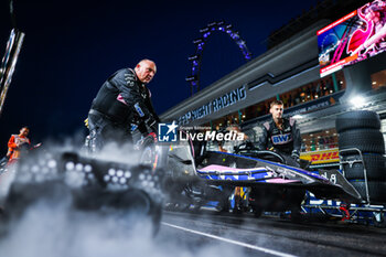 2023-09-17 - 31 OCON Esteban (fra), Alpine F1 Team A523, starting grid during the 2023 Formula 1 Singapore Airlines Singapore Grand Prix, 15th round of the 2023 Formula One World Championship from September 15 to 17, 2023 on the Marina Bay Street Circuit, in Singapore - F1 - SINGAPORE GRAND PRIX 2023 - RACE - FORMULA 1 - MOTORS