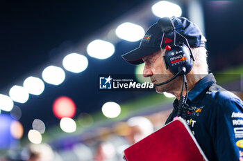 2023-09-17 - starting grid grille de depart NEWEY Adrian (gbr), Chief Technical Officer of Red Bull Racing, portrait during the 2023 Formula 1 Singapore Airlines Singapore Grand Prix, 15th round of the 2023 Formula One World Championship from September 15 to 17, 2023 on the Marina Bay Street Circuit, in Singapore - F1 - SINGAPORE GRAND PRIX 2023 - RACE - FORMULA 1 - MOTORS