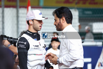 2023-09-17 - starting grid grille de depart GASLY Pierre (fra), Alpine F1 Team A523, BEN SULAYEM Mohammed (uae), President of the FIA, portrait during the 2023 Formula 1 Singapore Airlines Singapore Grand Prix, 15th round of the 2023 Formula One World Championship from September 15 to 17, 2023 on the Marina Bay Street Circuit, in Singapore - F1 - SINGAPORE GRAND PRIX 2023 - RACE - FORMULA 1 - MOTORS