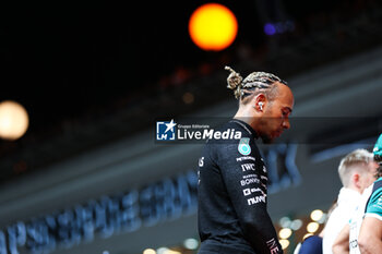 2023-09-17 - starting grid grille de depart HAMILTON Lewis (gbr), Mercedes AMG F1 Team W14, portrait during the 2023 Formula 1 Singapore Airlines Singapore Grand Prix, 15th round of the 2023 Formula One World Championship from September 15 to 17, 2023 on the Marina Bay Street Circuit, in Singapore - F1 - SINGAPORE GRAND PRIX 2023 - RACE - FORMULA 1 - MOTORS
