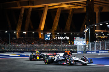 2023-09-17 - 40 LAWSON Liam (nzl), Scuderia AlphaTauri AT04, action during the 2023 Formula 1 Singapore Airlines Singapore Grand Prix, 15th round of the 2023 Formula One World Championship from September 15 to 17, 2023 on the Marina Bay Street Circuit, in Singapore - F1 - SINGAPORE GRAND PRIX 2023 - RACE - FORMULA 1 - MOTORS