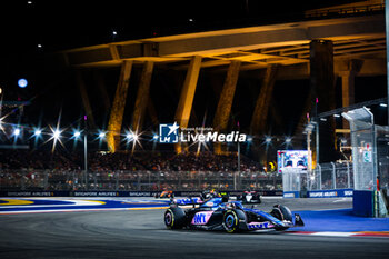 2023-09-17 - 10 GASLY Pierre (fra), Alpine F1 Team A523, action during the 2023 Formula 1 Singapore Airlines Singapore Grand Prix, 15th round of the 2023 Formula One World Championship from September 15 to 17, 2023 on the Marina Bay Street Circuit, in Singapore - F1 - SINGAPORE GRAND PRIX 2023 - RACE - FORMULA 1 - MOTORS