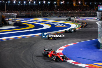 2023-09-17 - 55 SAINZ Carlos (spa), Scuderia Ferrari SF-23, 01 VERSTAPPEN Max (nld), Red Bull Racing RB19, action during the 2023 Formula 1 Singapore Airlines Singapore Grand Prix, 15th round of the 2023 Formula One World Championship from September 15 to 17, 2023 on the Marina Bay Street Circuit, in Singapore - F1 - SINGAPORE GRAND PRIX 2023 - RACE - FORMULA 1 - MOTORS
