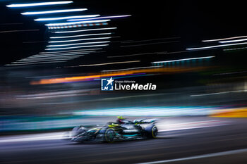 2023-09-17 - 44 HAMILTON Lewis (gbr), Mercedes AMG F1 Team W14, action during the 2023 Formula 1 Singapore Airlines Singapore Grand Prix, 15th round of the 2023 Formula One World Championship from September 15 to 17, 2023 on the Marina Bay Street Circuit, in Singapore - F1 - SINGAPORE GRAND PRIX 2023 - RACE - FORMULA 1 - MOTORS