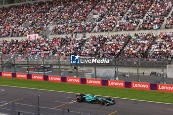 2023-09-23 - 14 ALONSO Fernando (spa), Aston Martin F1 Team AMR23, action spectators, fans during the 2023 Formula 1 Lenovo Japanese Grand Prix, 16th round of the 2023 Formula One World Championship from September 22 to 24, 2023 on the Suzuka International Racing Course, in Suzuka - F1 - JAPANESE GRAND PRIX 2023 - FORMULA 1 - MOTORS