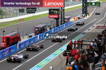 2023-09-23 - pitlane, action during the 2023 Formula 1 Lenovo Japanese Grand Prix, 16th round of the 2023 Formula One World Championship from September 22 to 24, 2023 on the Suzuka International Racing Course, in Suzuka - F1 - JAPANESE GRAND PRIX 2023 - FORMULA 1 - MOTORS