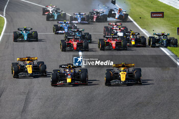 2023-09-24 - Start of the race, 01 VERSTAPPEN Max (nld), Red Bull Racing RB19, 04 NORRIS Lando (gbr), McLaren F1 Team MCL60, 81 PIASTRI Oscar (aus), McLaren F1 Team MCL60, action during the 2023 Formula 1 Lenovo Japanese Grand Prix, 16th round of the 2023 Formula One World Championship from September 22 to 24, 2023 on the Suzuka International Racing Course, in Suzuka - F1 - JAPANESE GRAND PRIX 2023 - RACE - FORMULA 1 - MOTORS